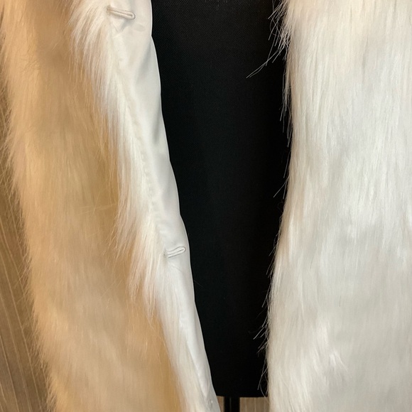 Ailubaodan Snow White Faux Fur Vest Fully Line Hook Eye Front Closure Sz m - Picture 4 of 6